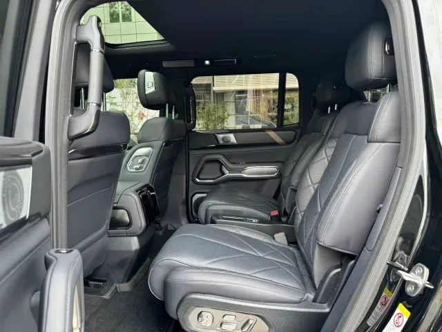 BYD FangChengBao Leopard 8 — Фото автомобиля 16