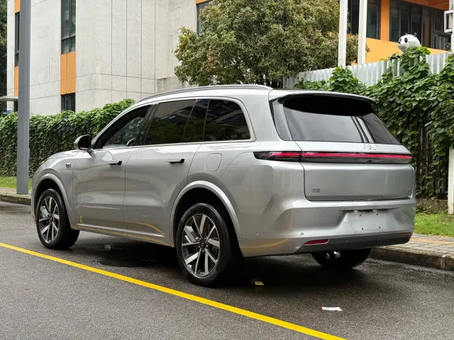 Li Auto L8 — Фото автомобиля 18