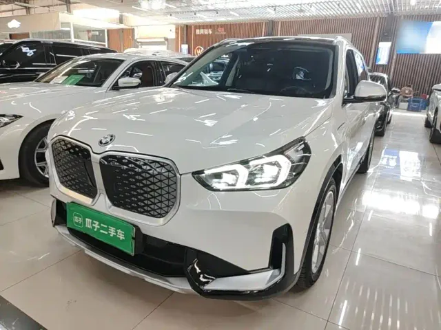 Фотография автомобиля — BMW iX1