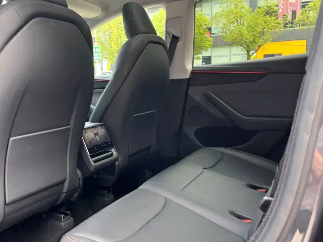 Tesla Model Y — Фото автомобиля 15