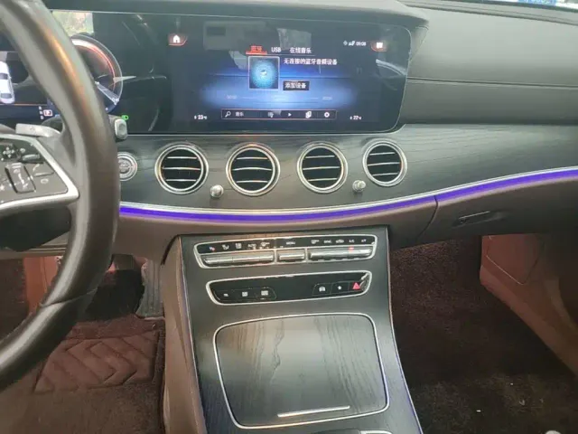 Mercedes-Benz E-Class — Фото автомобиля 12