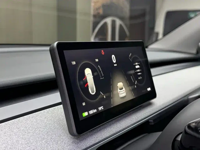 Tesla Model Y — Фото автомобиля 14