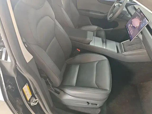 Tesla Model Y — Фото автомобиля 24