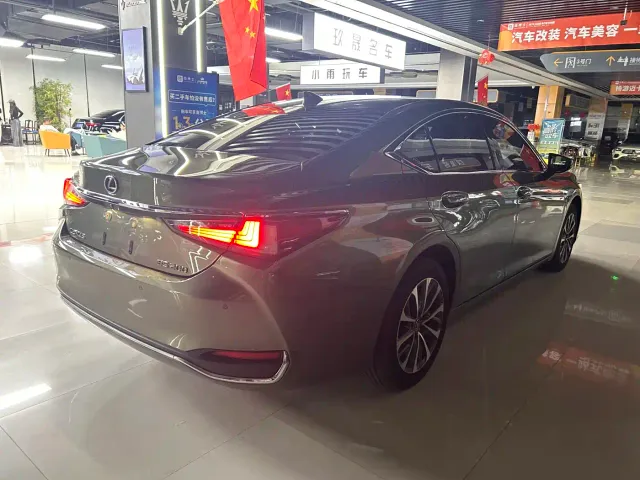 Lexus ES — Фото автомобиля 12