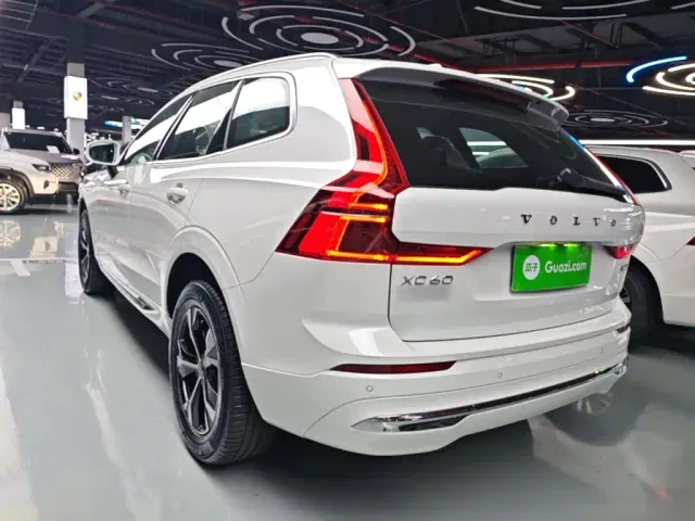 Volvo XC60 — Фото автомобиля 4