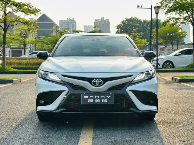 Toyota Camry — Фото автомобиля 2