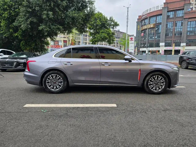 Hongqi H5 — Фото автомобиля 13