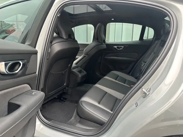 Volvo S60 — Фото автомобиля 9