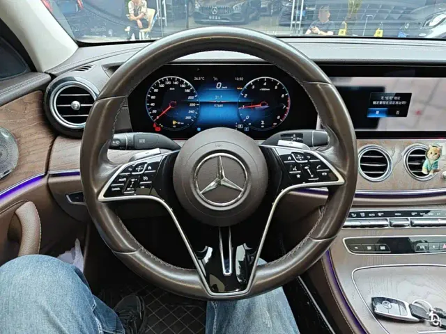 Mercedes-Benz E-Class — Фото автомобиля 10