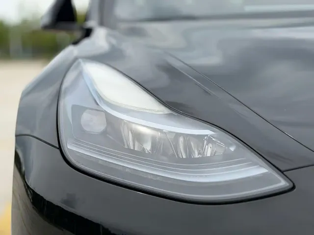 Tesla Model 3 — Фото автомобиля 21