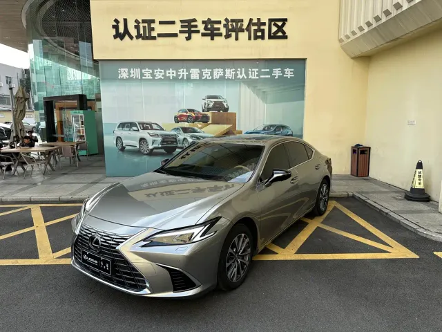 Фотография автомобиля — Lexus ES