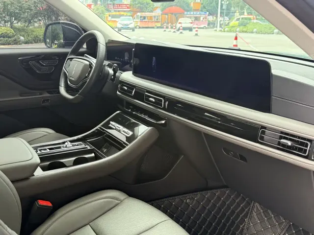 Lincoln Aviator — Фото автомобиля 13