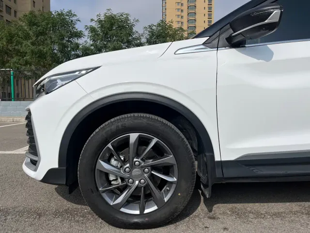 Geely Binyue — Фото автомобиля 12