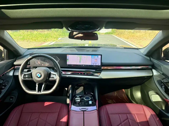 BMW 5 Series — Фото автомобиля 5