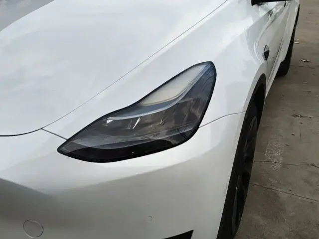 Tesla Model Y — Фото автомобиля 23
