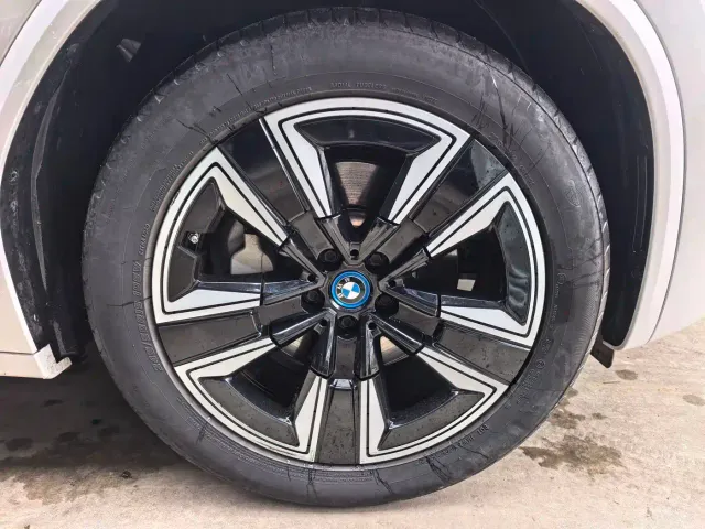 BMW iX3 — Фото автомобиля 5