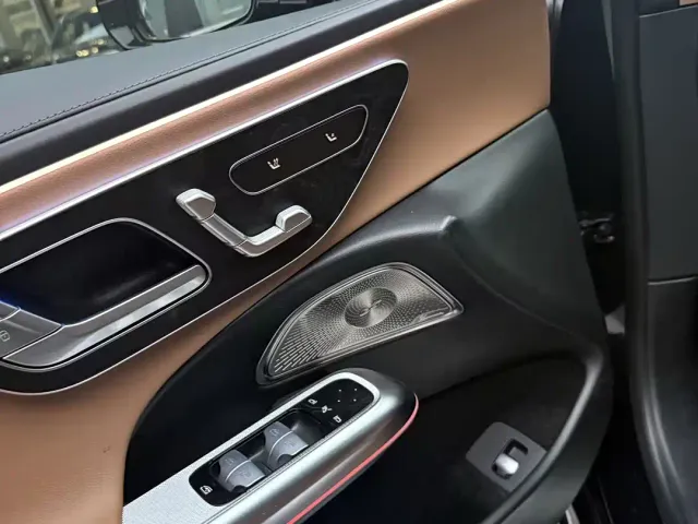 Mercedes-Benz E-Class — Фото автомобиля 4