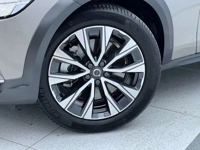 Volvo V90 — Фото автомобиля 10