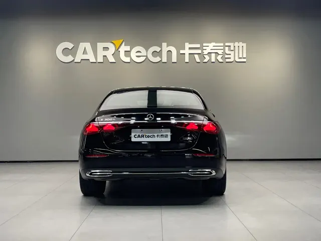 Mercedes-Benz E-Class — Фото автомобиля 24