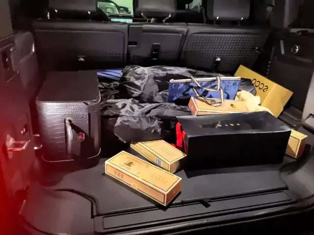 Land Rover Defender — Фото автомобиля 4