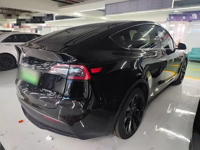 Tesla Model Y — Фото автомобиля 6