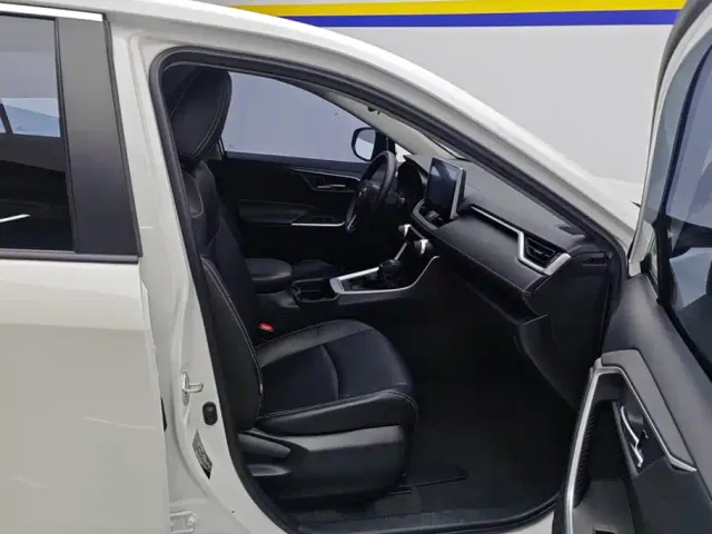 Toyota RAV4 — Фото автомобиля 8