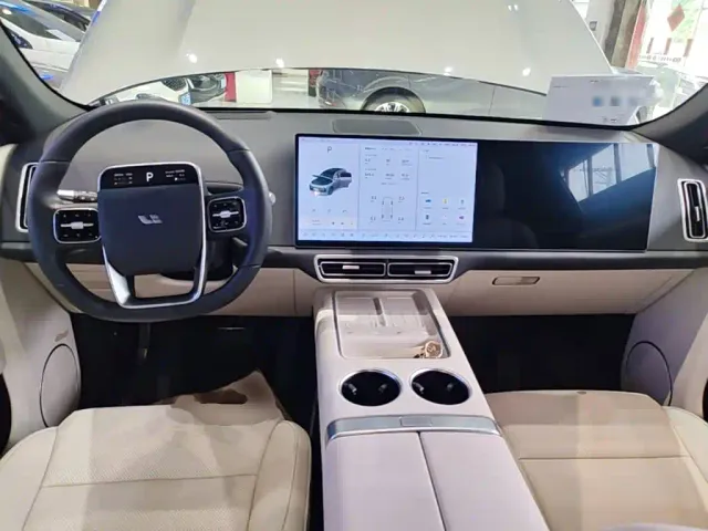 Li Auto L7 — Фото автомобиля 9