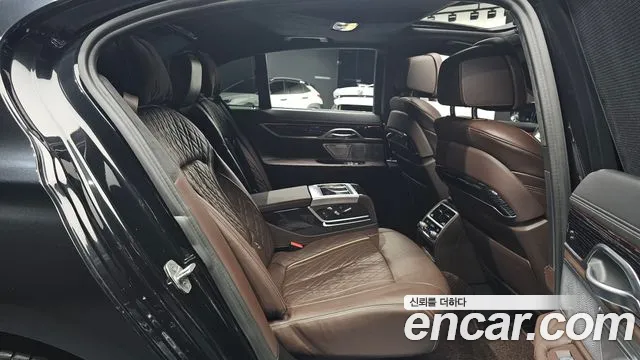 BMW 7 Series — Фото автомобиля 11