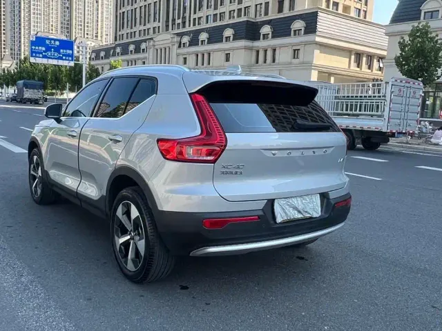 Volvo XC40 — Фото автомобиля 9