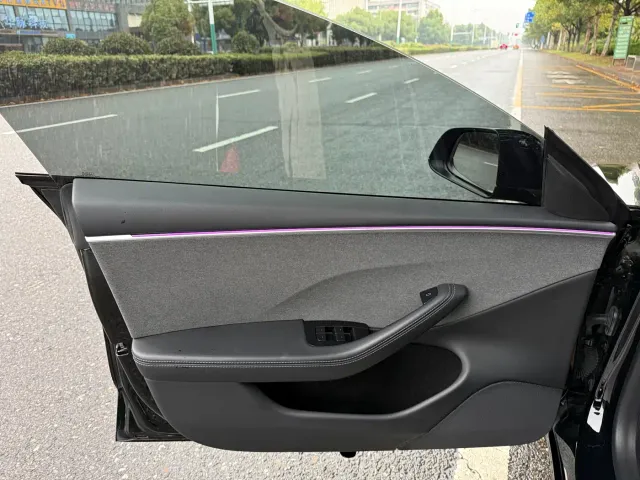 Tesla Model 3 — Фото автомобиля 9