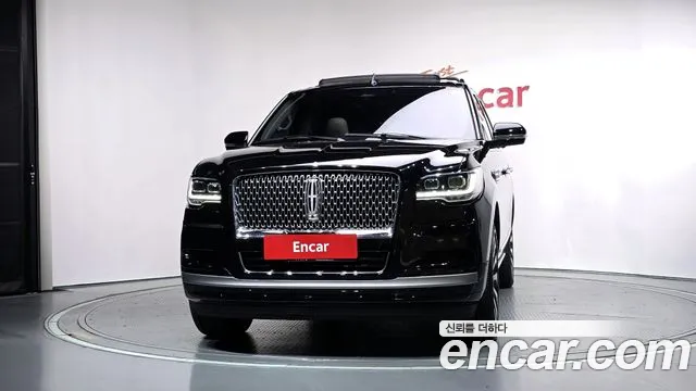 Lincoln Navigator 4th Gen — Фото автомобиля 3