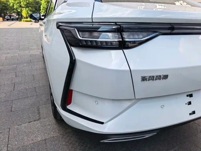 Dongfeng Yixuan — Фото автомобиля 13