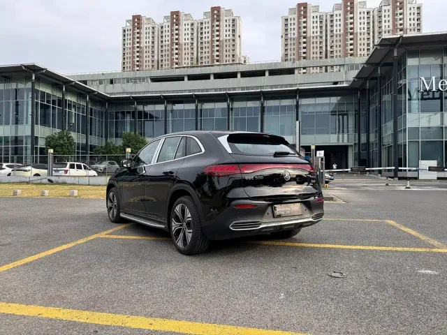 Mercedes-Benz EQE SUV — Фото автомобиля 18