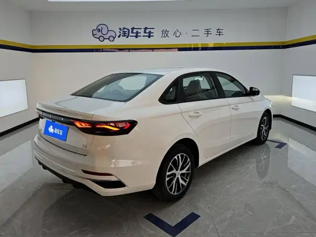 Geely Emgrand — Фото автомобиля 3