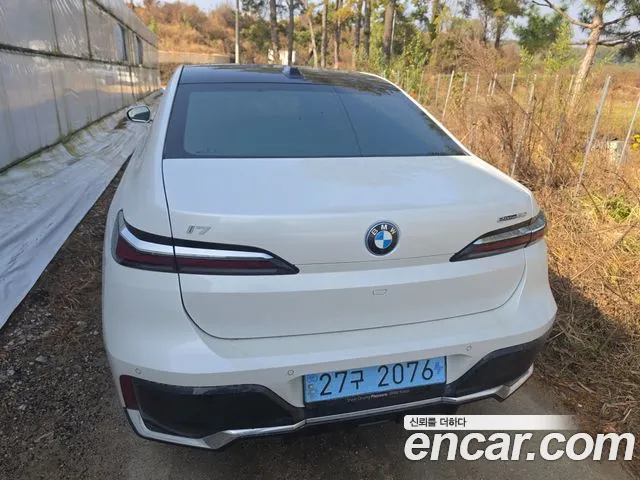 BMW i7 G70 — Фото автомобиля 3