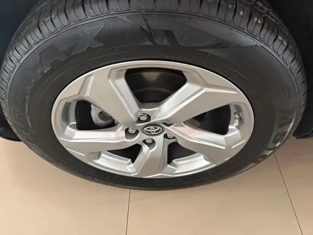 Toyota RAV4 — Фото автомобиля 4