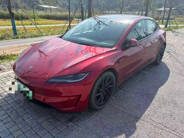 Фотография автомобиля — Tesla Model 3