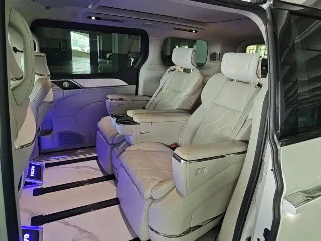 Volvo EM90 — Фото автомобиля 13
