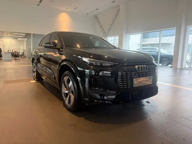 Audi Q6L e-tron — Фото автомобиля 3