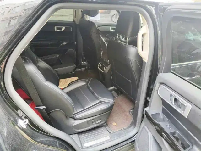 Ford Explorer — Фото автомобиля 11