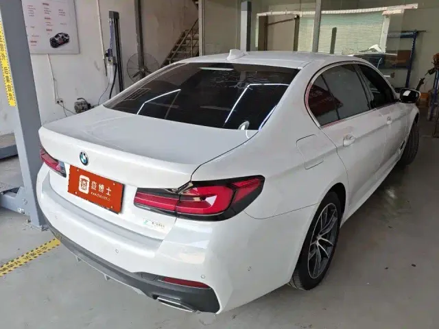 BMW 5 Series — Фото автомобиля 3
