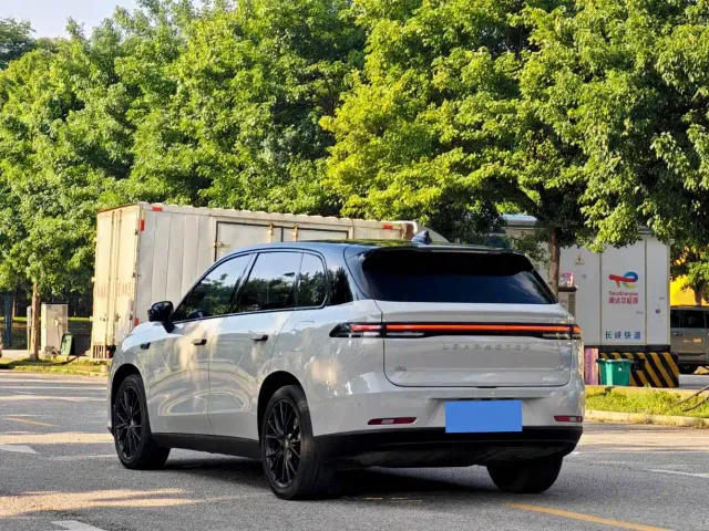 Leapmotor C10 — Фото автомобиля 9