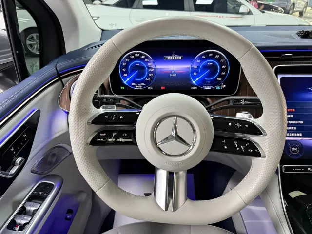 Mercedes-Benz EQE SUV — Фото автомобиля 8