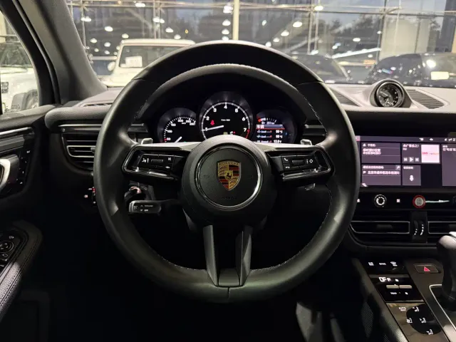 Porsche Macan — Фото автомобиля 13