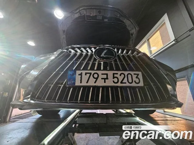 Фотография автомобиля — Lexus ES 7th Gen