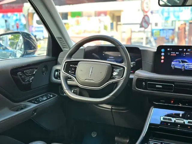 Lincoln Aviator — Фото автомобиля 14