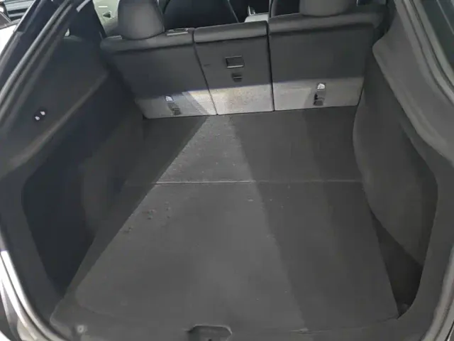 Tesla Model Y — Фото автомобиля 18