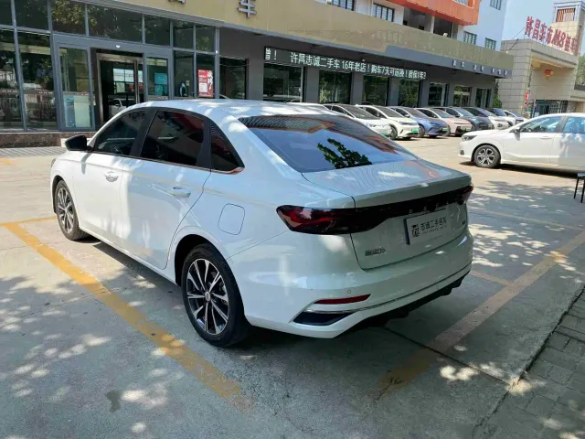 Geely Emgrand — Фото автомобиля 4