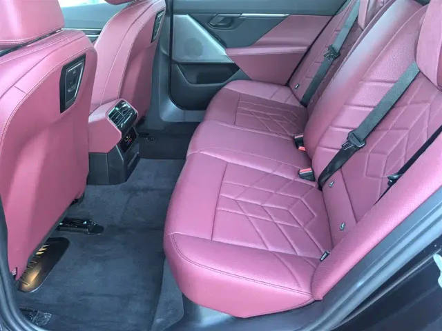 BMW i5 — Фото автомобиля 12