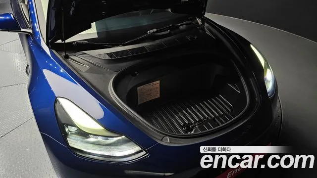 Tesla Model 3 — Фото автомобиля 9